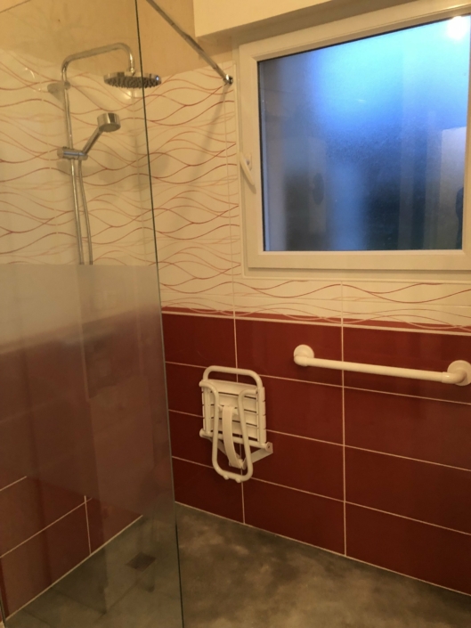 Création d'une salle de bains PMR