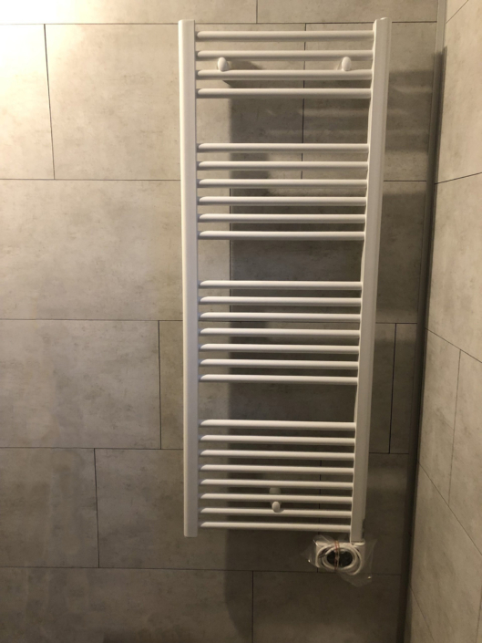Installation d'un radiateur de salle de bains